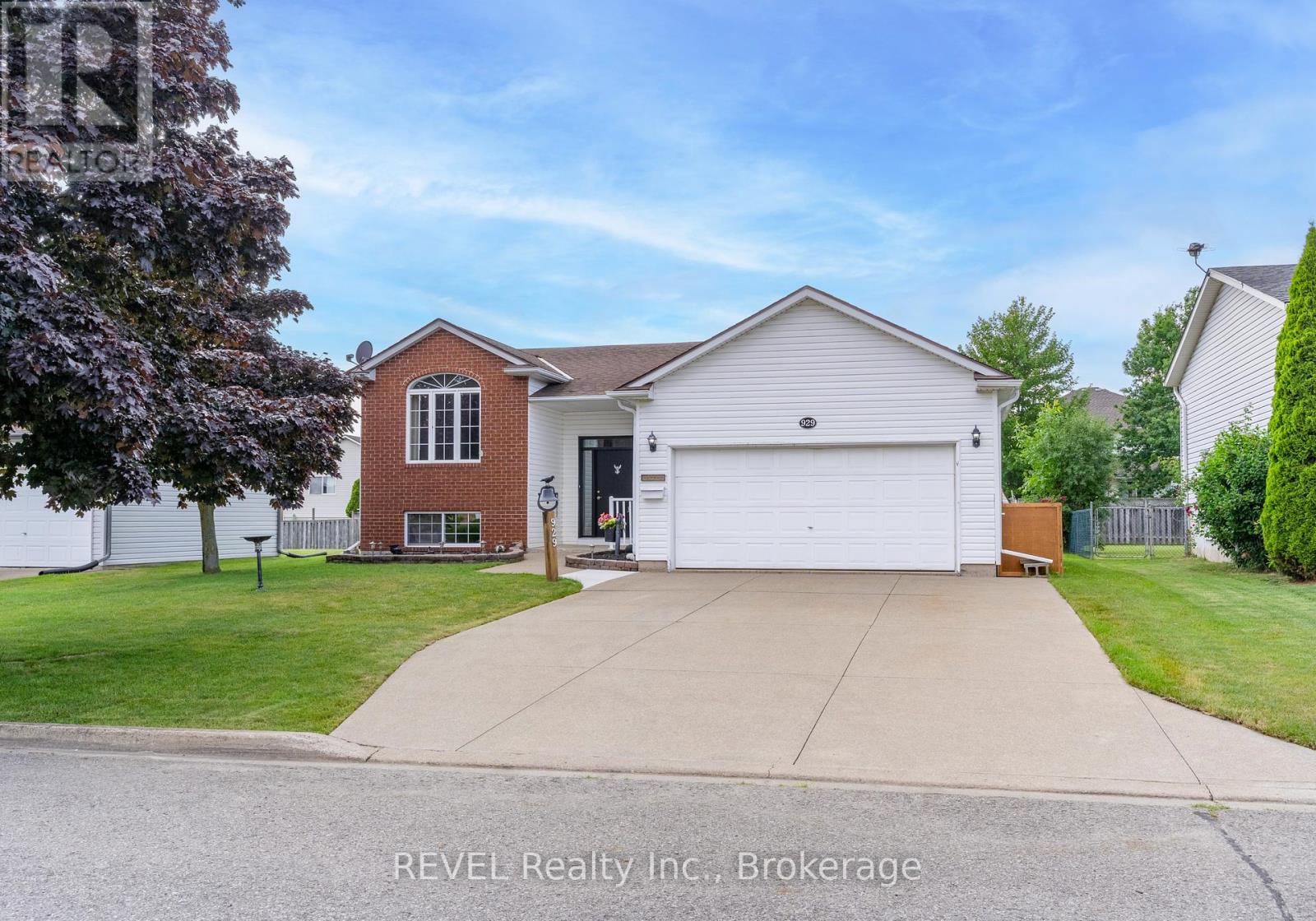Property at 929 COLETTE ROAD image 1