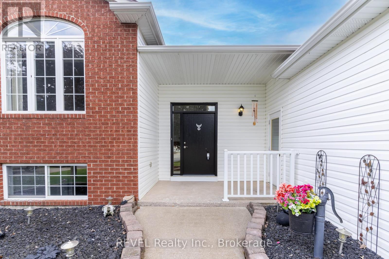 Property at 929 COLETTE ROAD image 2