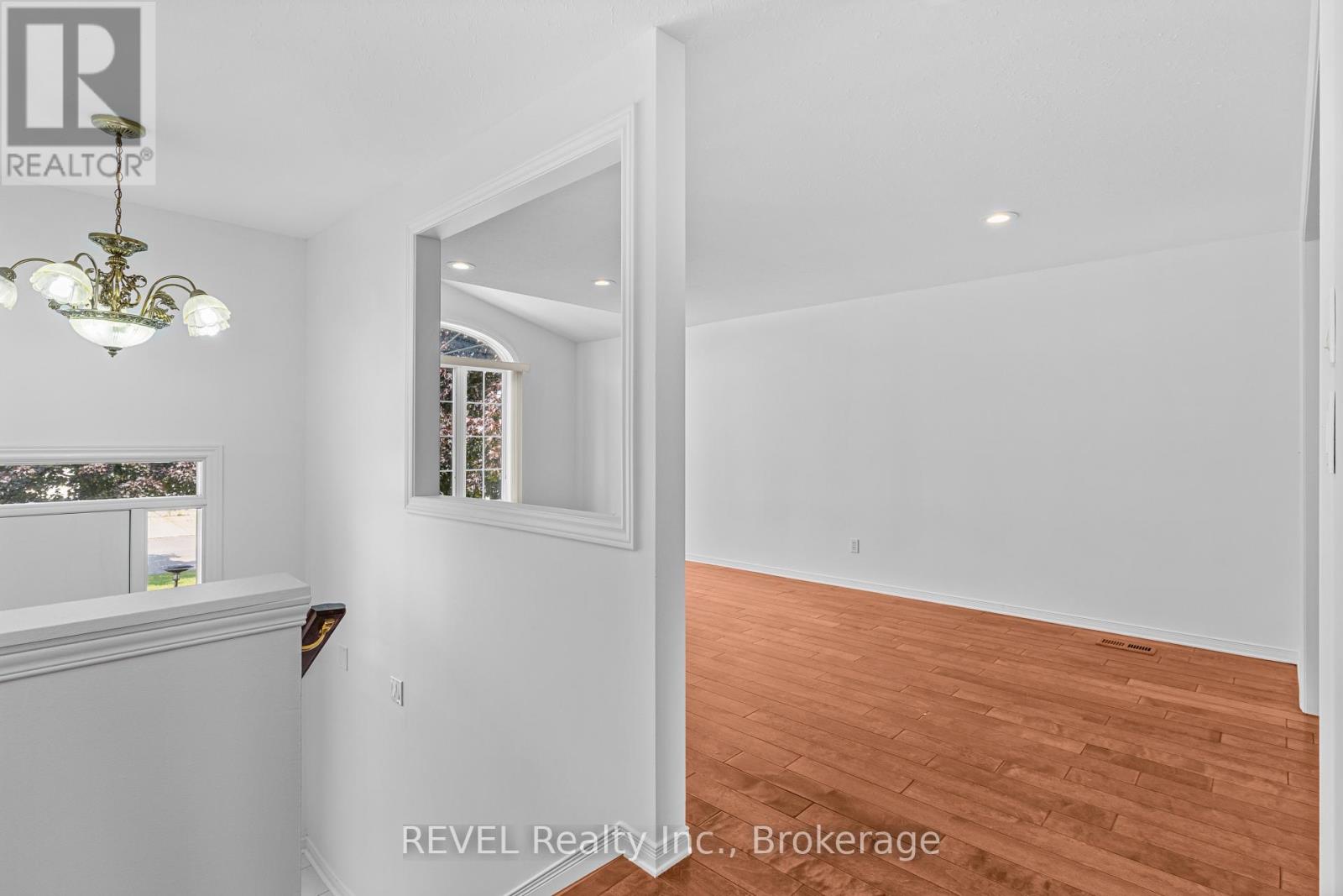 Property at 929 COLETTE ROAD image 4