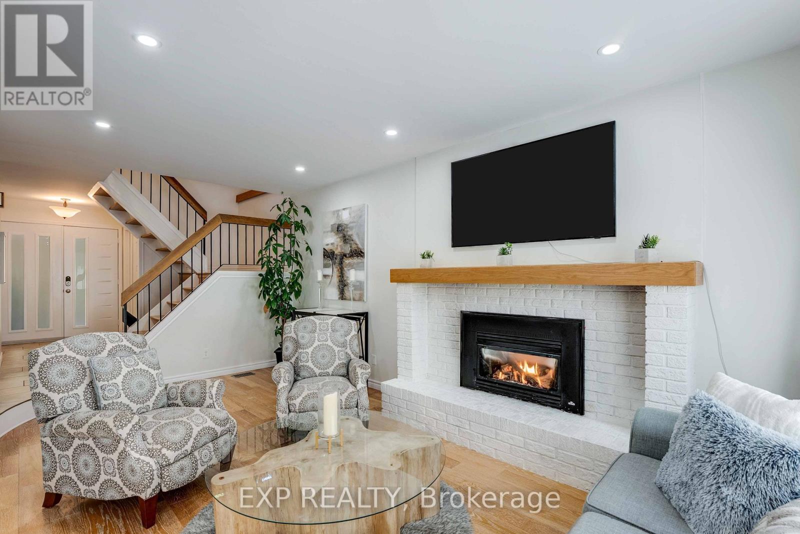 Property at 113 ONEIDA PLACE image 2