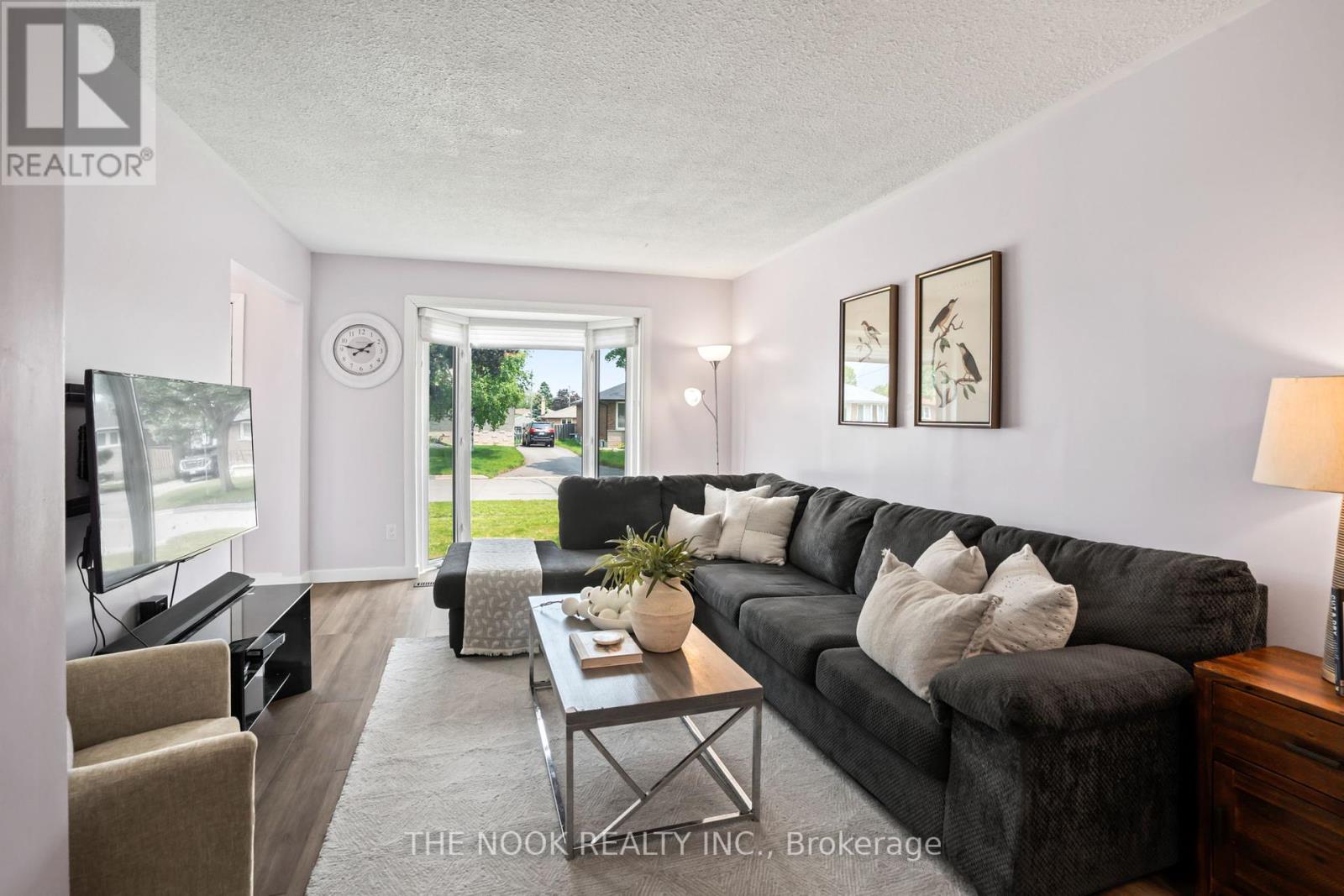 Property at 68 VANCOUVER COURT image 4