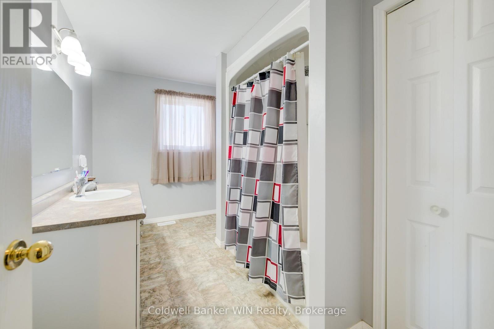 460 King Street E, Wellington North, Ontario  N0G 2L2 - Photo 15 - X12266745