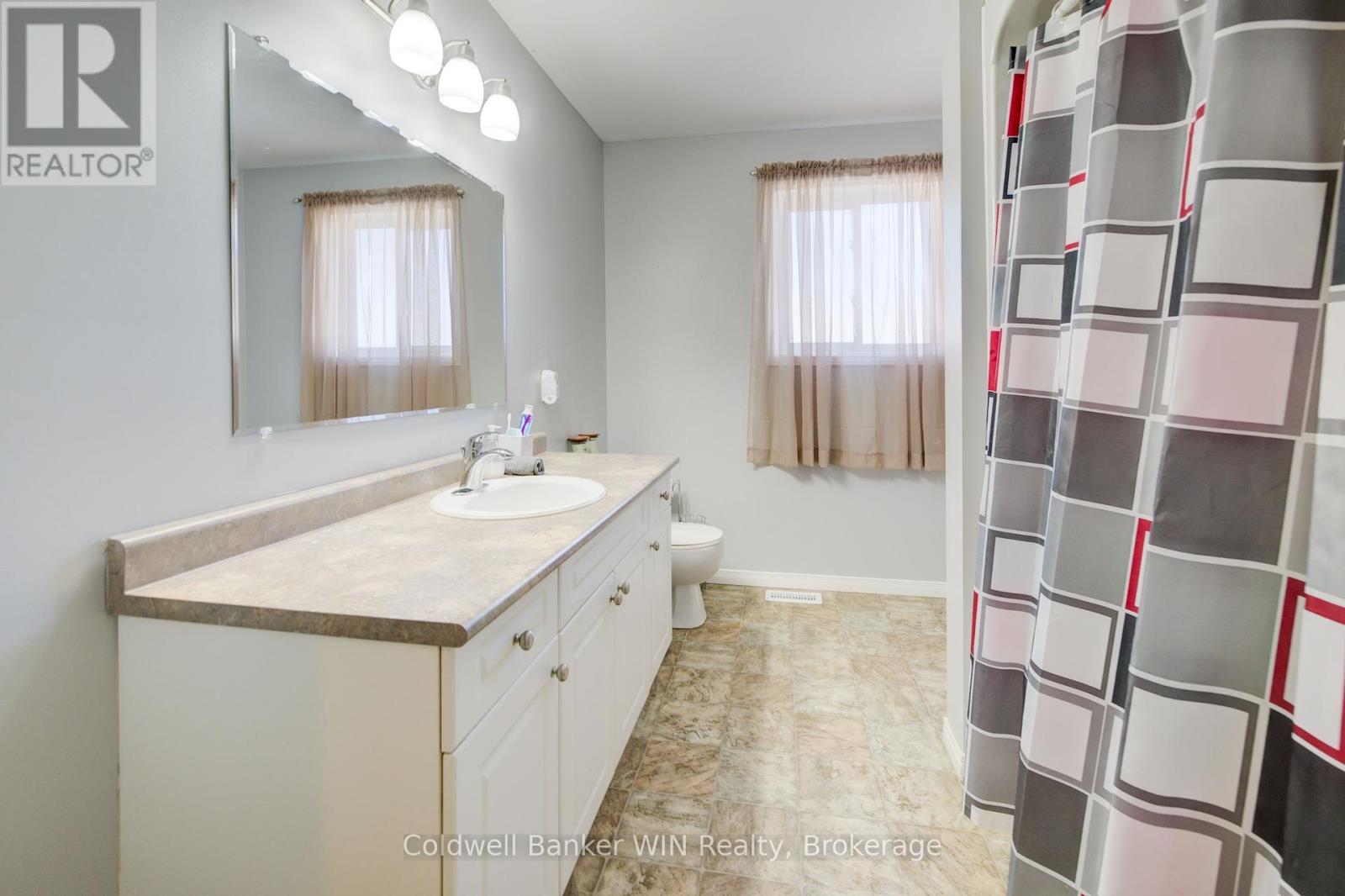 460 King Street E, Wellington North, Ontario  N0G 2L2 - Photo 16 - X12266745