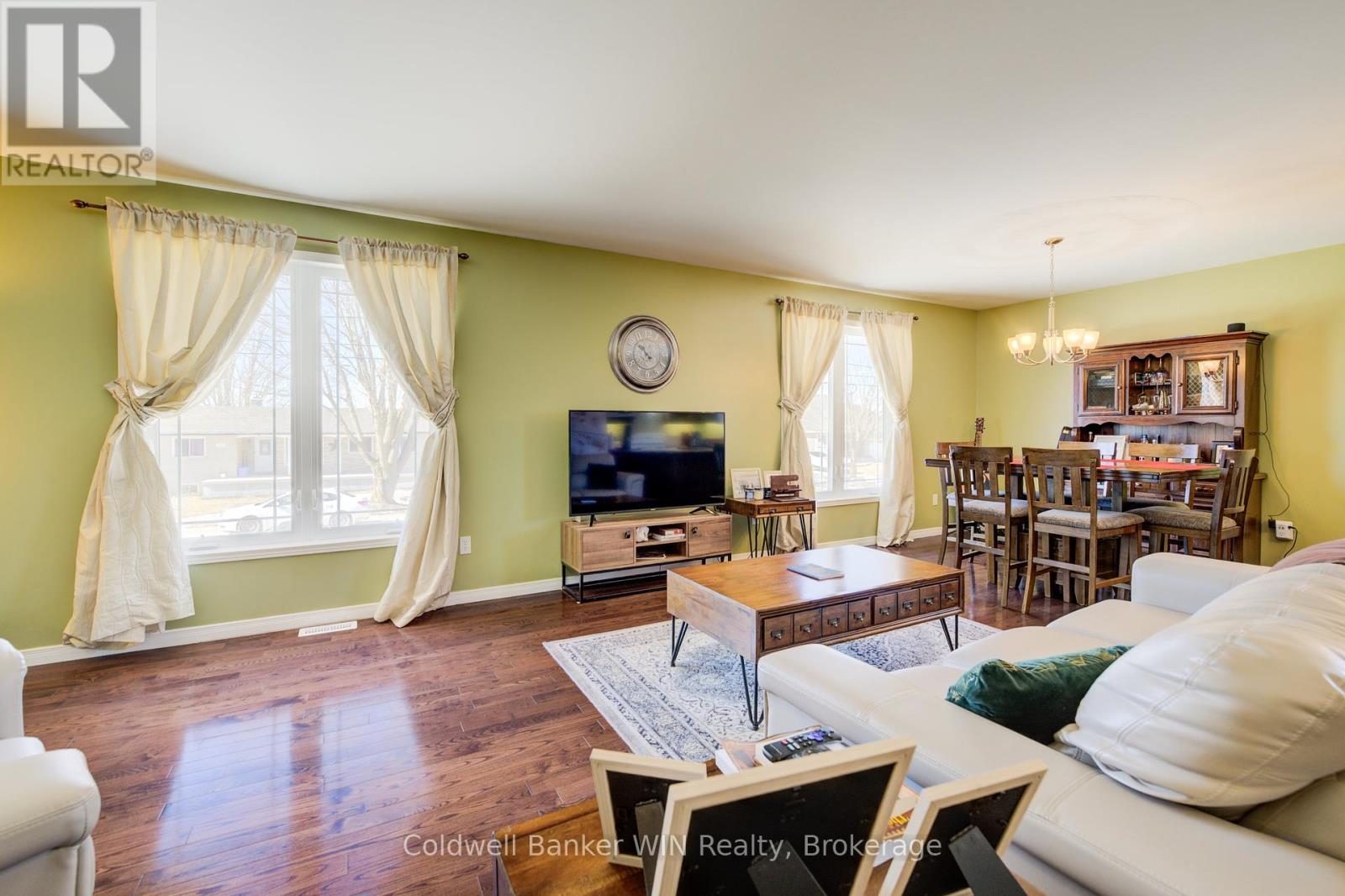 460 King Street E, Wellington North, Ontario  N0G 2L2 - Photo 6 - X12266745