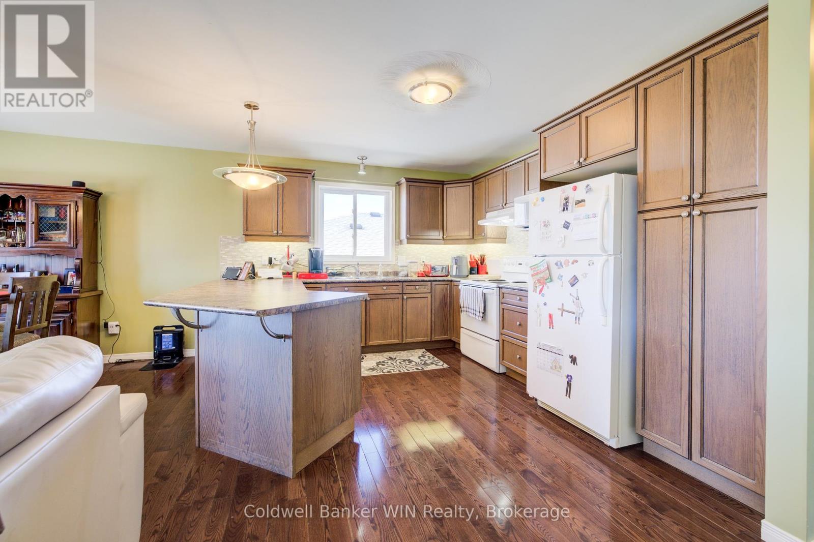 460 King Street E, Wellington North, Ontario  N0G 2L2 - Photo 7 - X12266745