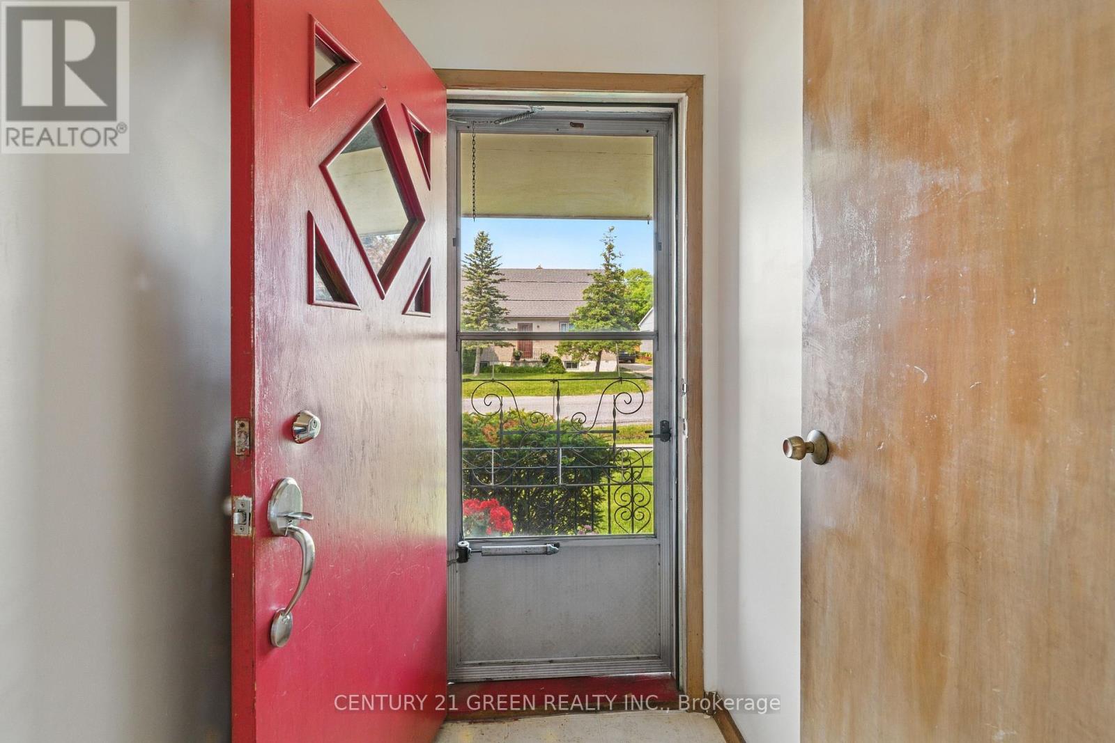42 Bloomfield Avenue, St. Catharines, Ontario  L2P 1X3 - Photo 12 - X12265342