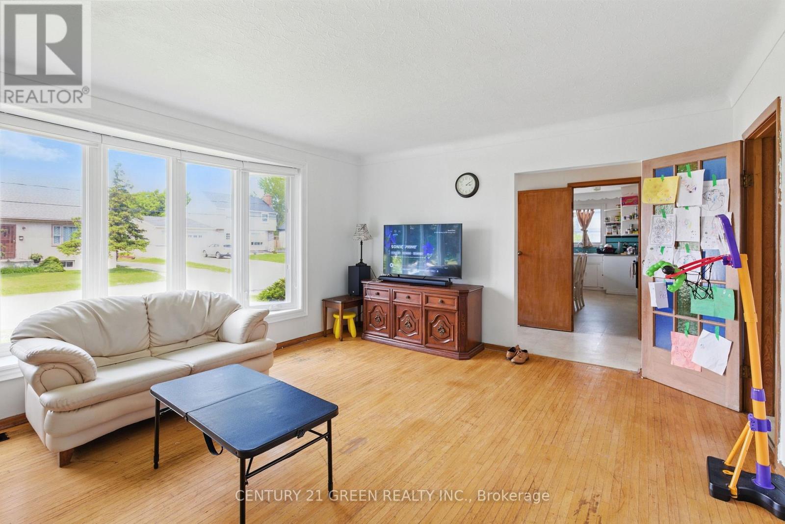 42 Bloomfield Avenue, St. Catharines, Ontario  L2P 1X3 - Photo 4 - X12265342