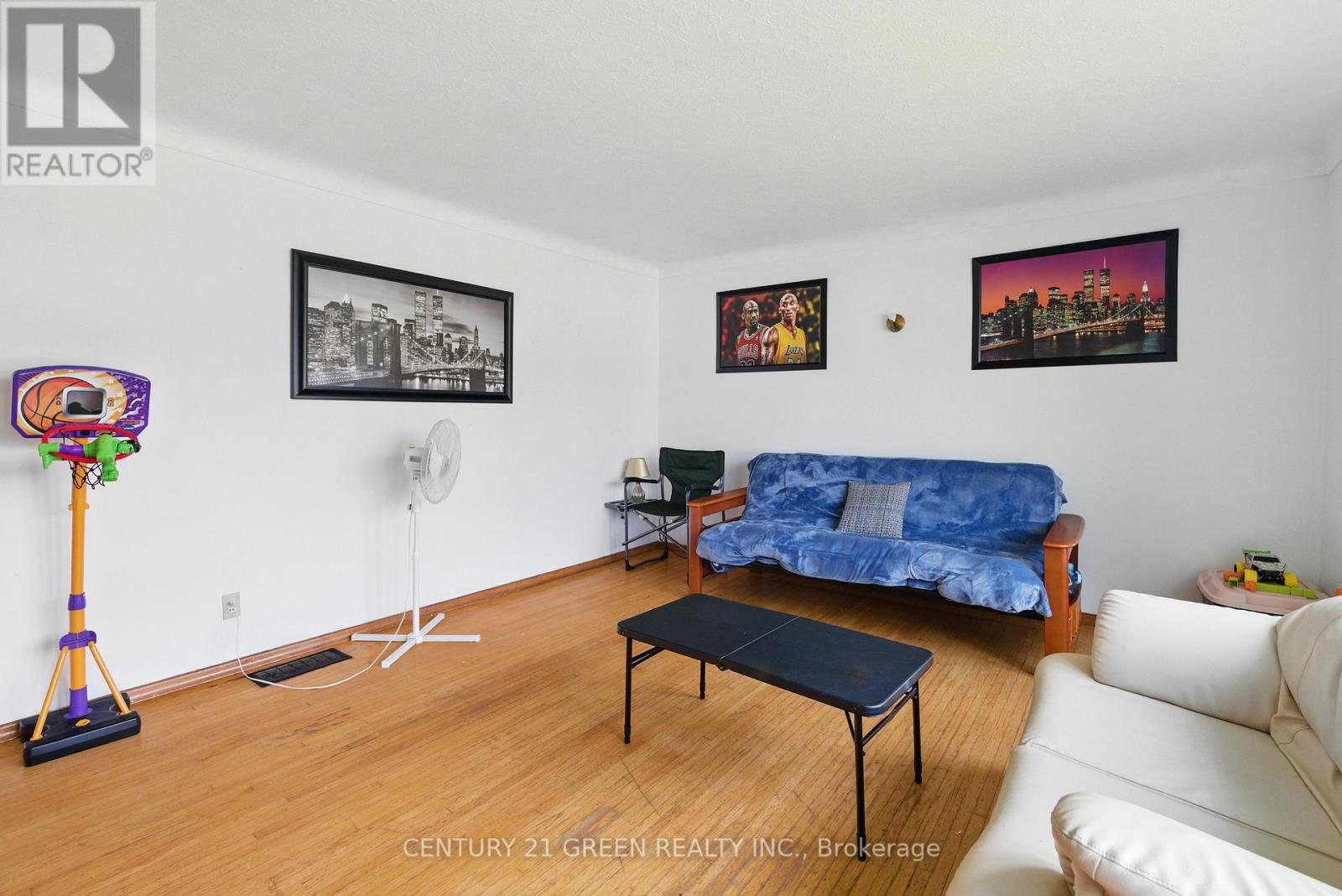 42 Bloomfield Avenue, St. Catharines, Ontario  L2P 1X3 - Photo 6 - X12265342