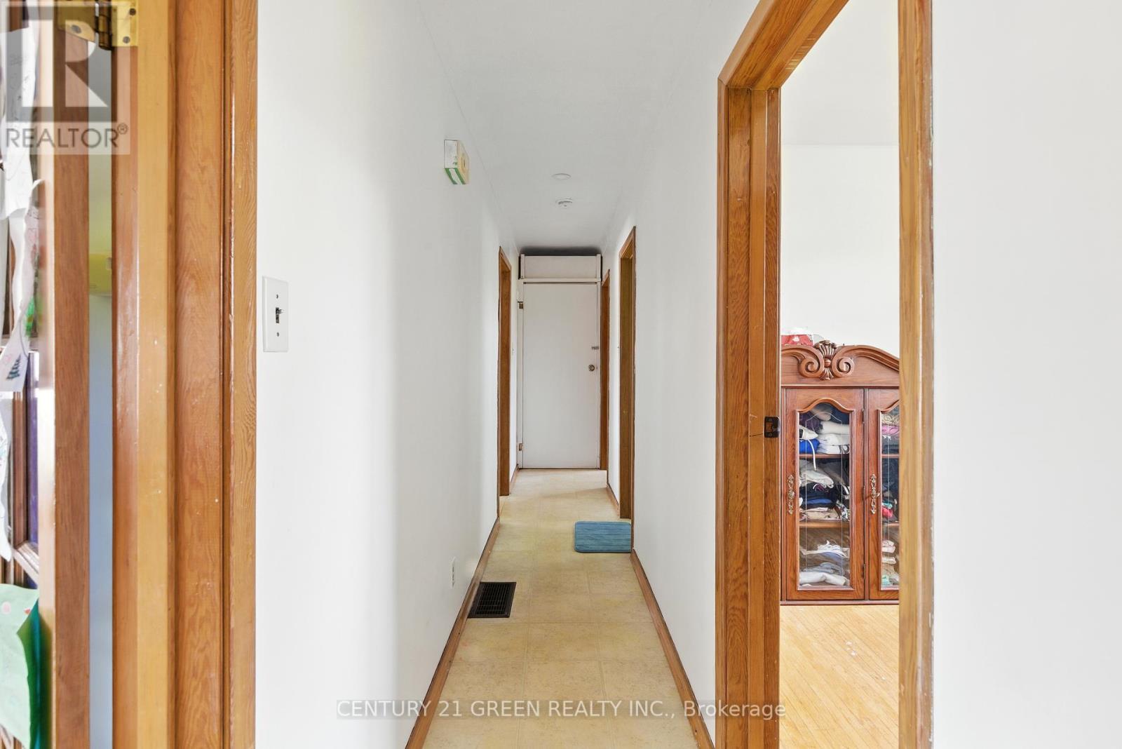 42 Bloomfield Avenue, St. Catharines, Ontario  L2P 1X3 - Photo 10 - X12265342
