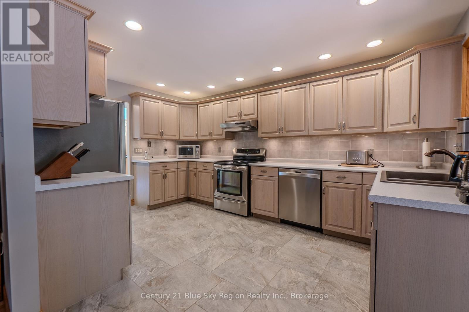 107 Nottingham Drive, North Bay, Ontario  P1C 1K4 - Photo 11 - X12266757