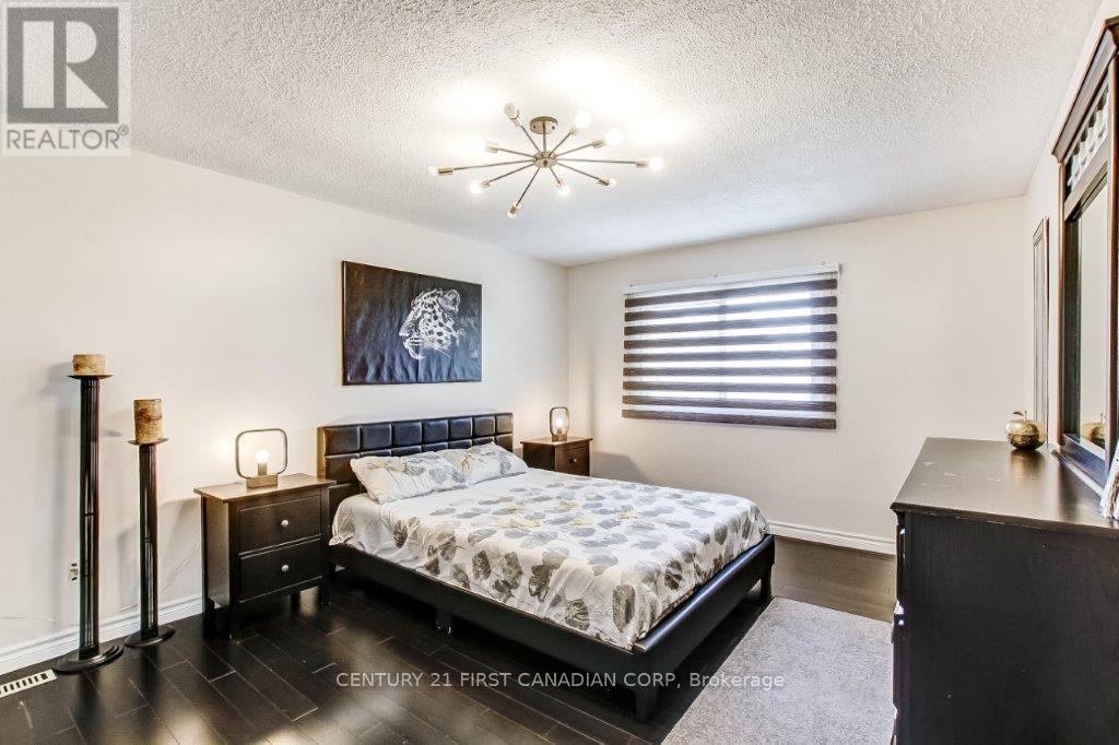 86 Tumbleweed Crescent, London South (South X), Ontario  N6E 2N8 - Photo 11 - X12266803