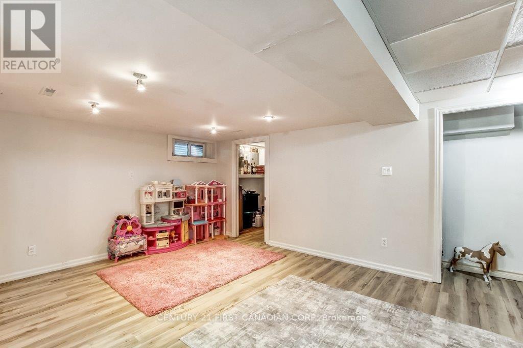 86 Tumbleweed Crescent, London South (South X), Ontario  N6E 2N8 - Photo 21 - X12266803