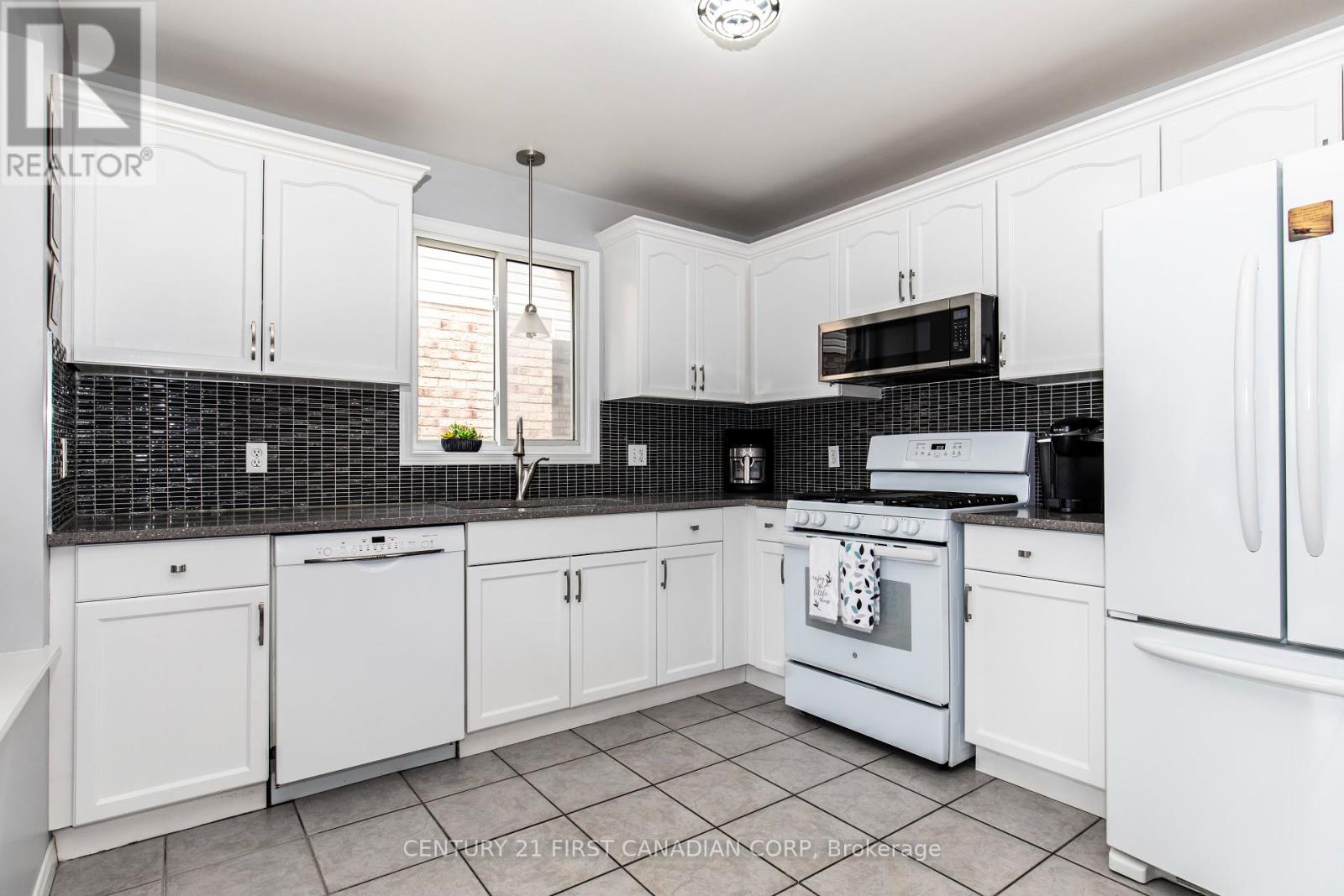 Property at 570 CUTHBERT CIRCLE image 5