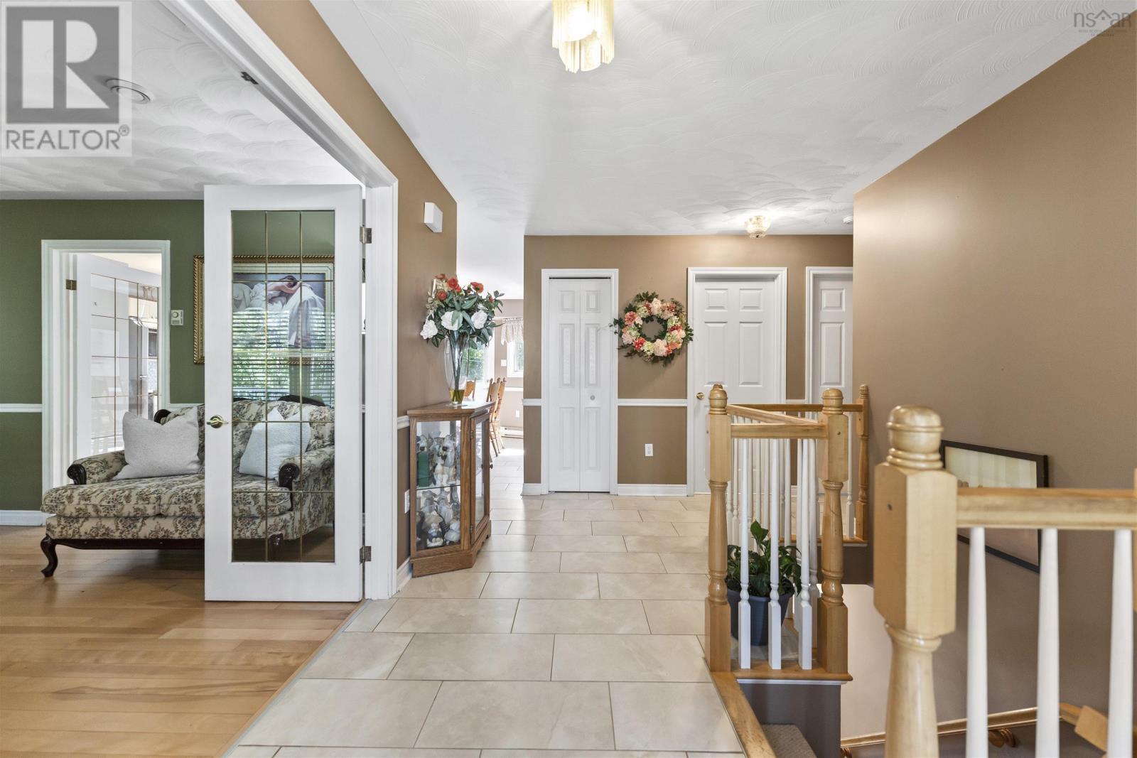 Property at 46 Windfield Crescent image 5