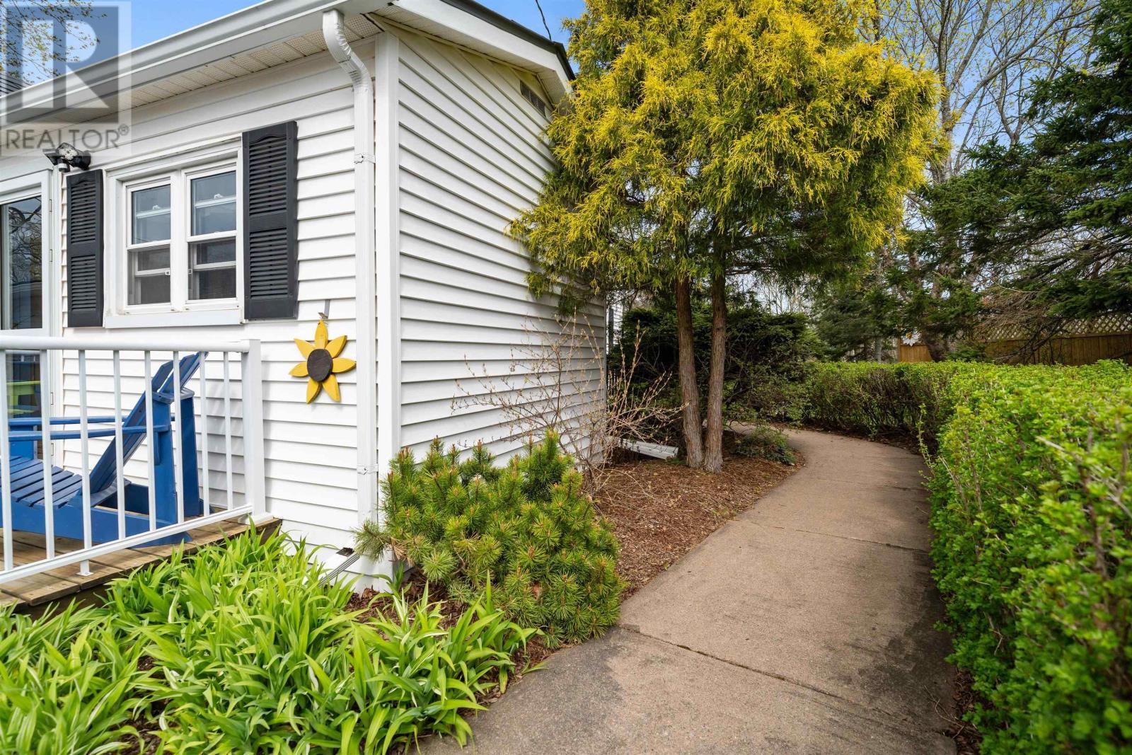 Property at 1932 College Street image 4