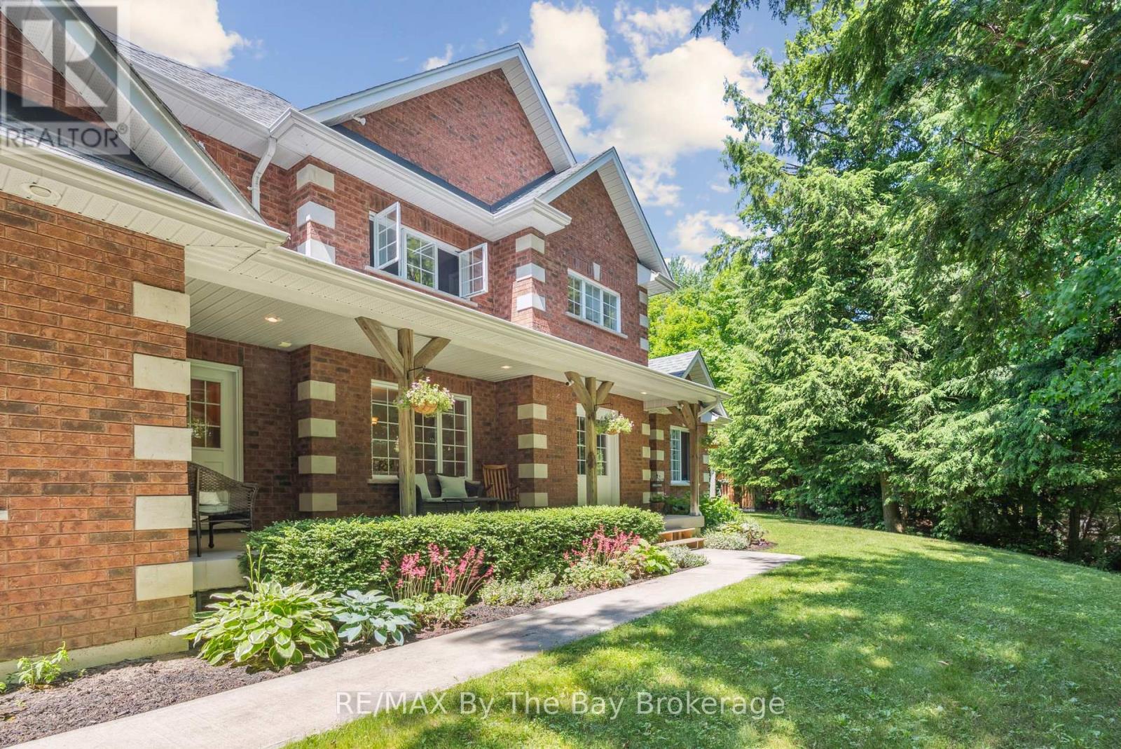 19 Gillespie Trail Se, Essa, Ontario  L3W 0V1 - Photo 2 - N12266899