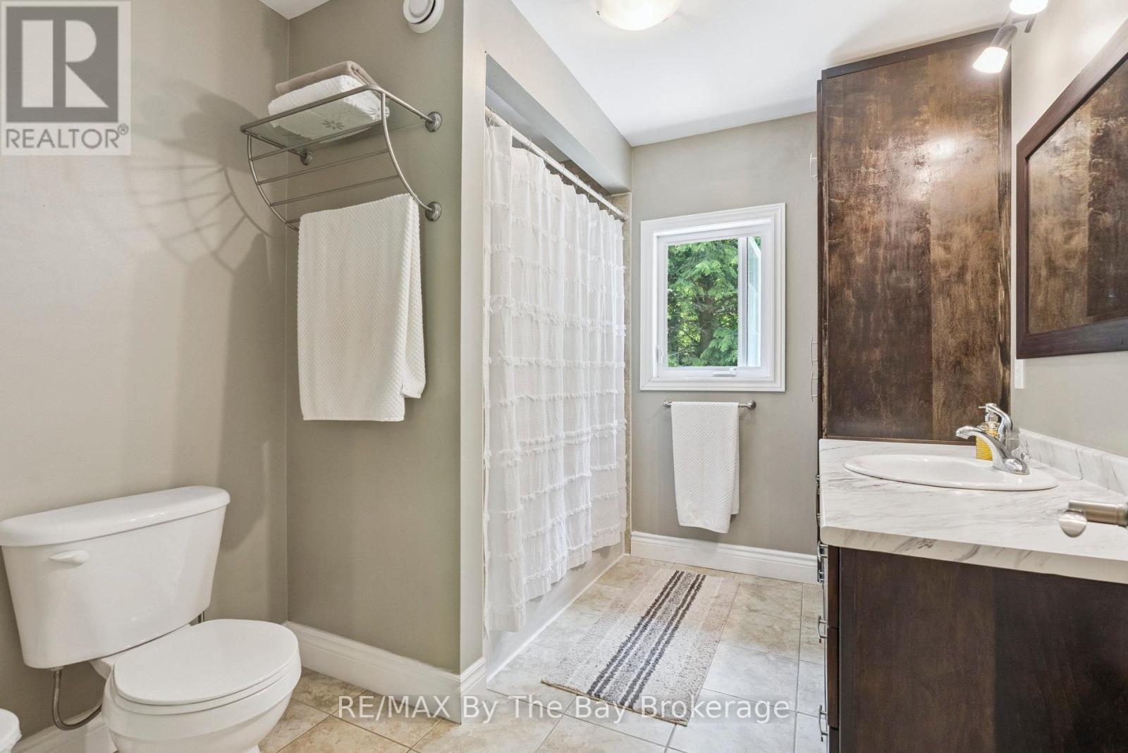 19 Gillespie Trail Se, Essa, Ontario  L3W 0V1 - Photo 24 - N12266899