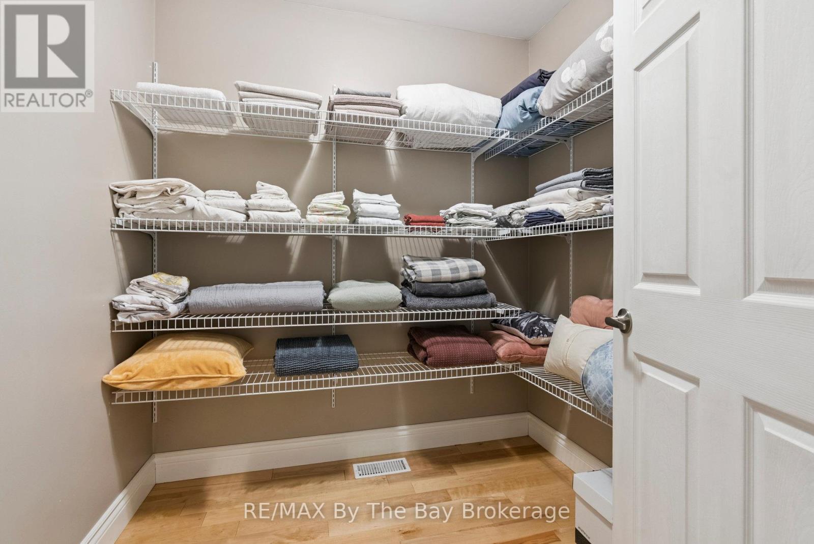 19 Gillespie Trail Se, Essa, Ontario  L3W 0V1 - Photo 28 - N12266899