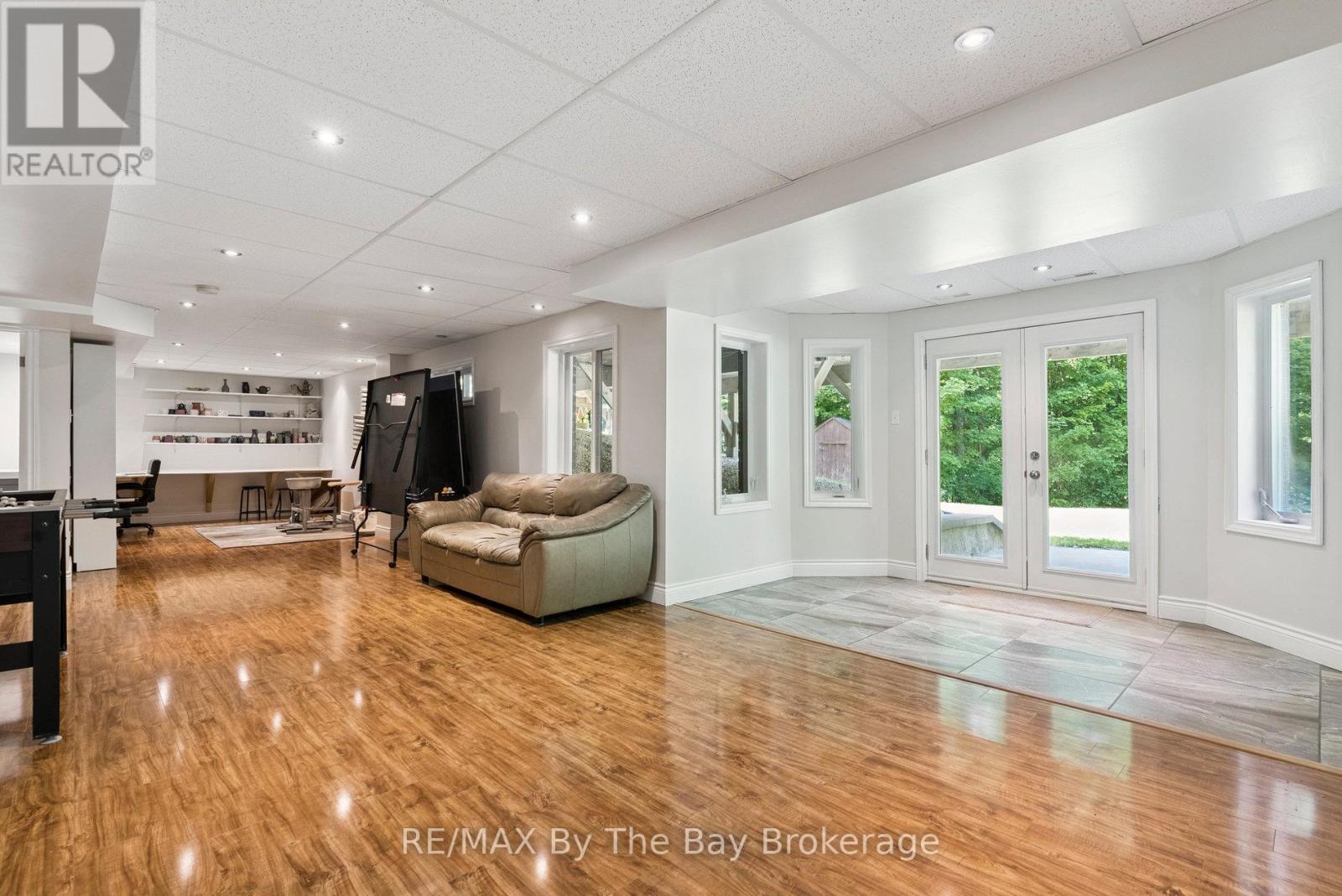 19 Gillespie Trail Se, Essa, Ontario  L3W 0V1 - Photo 35 - N12266899