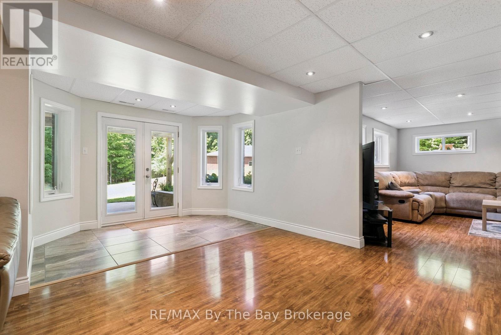 19 Gillespie Trail Se, Essa, Ontario  L3W 0V1 - Photo 36 - N12266899