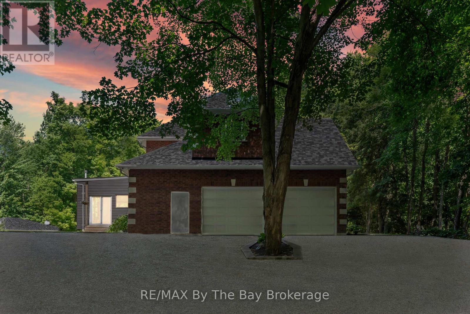19 Gillespie Trail Se, Essa, Ontario  L3W 0V1 - Photo 49 - N12266899