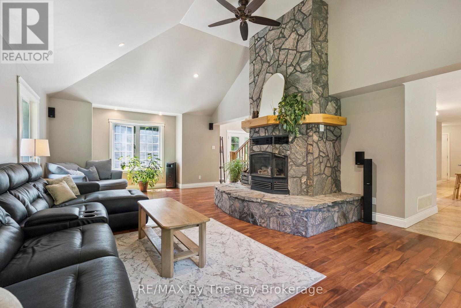 19 Gillespie Trail Se, Essa, Ontario  L3W 0V1 - Photo 6 - N12266899