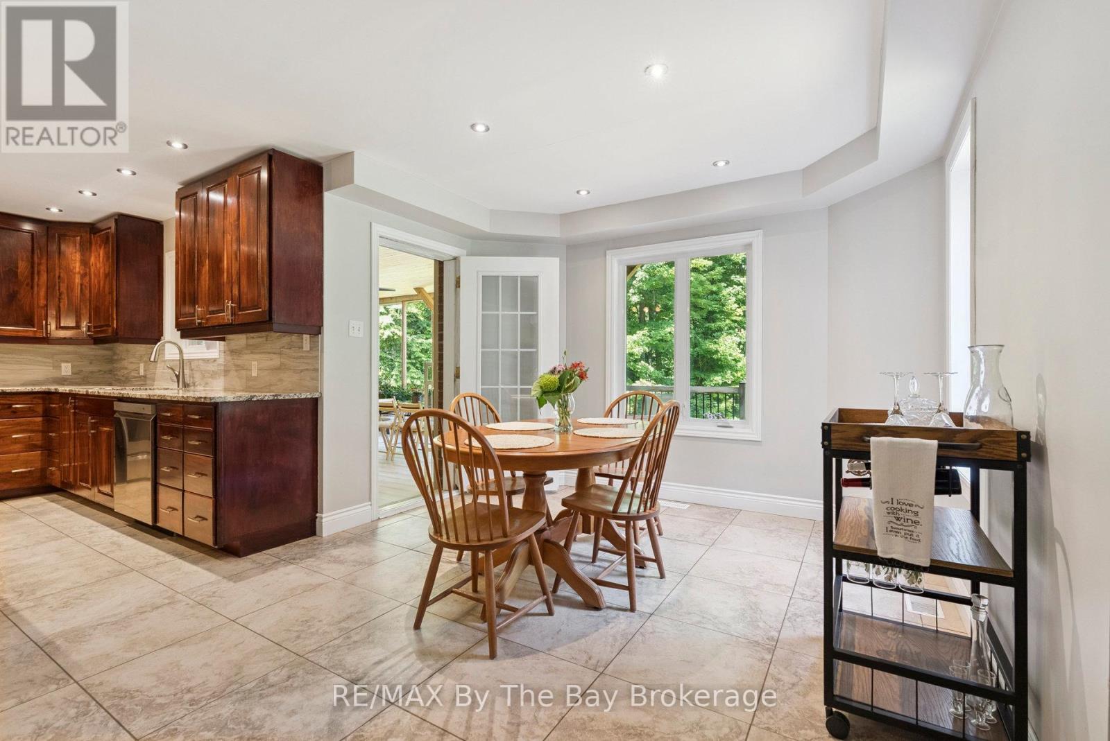 19 Gillespie Trail Se, Essa, Ontario  L3W 0V1 - Photo 7 - N12266899