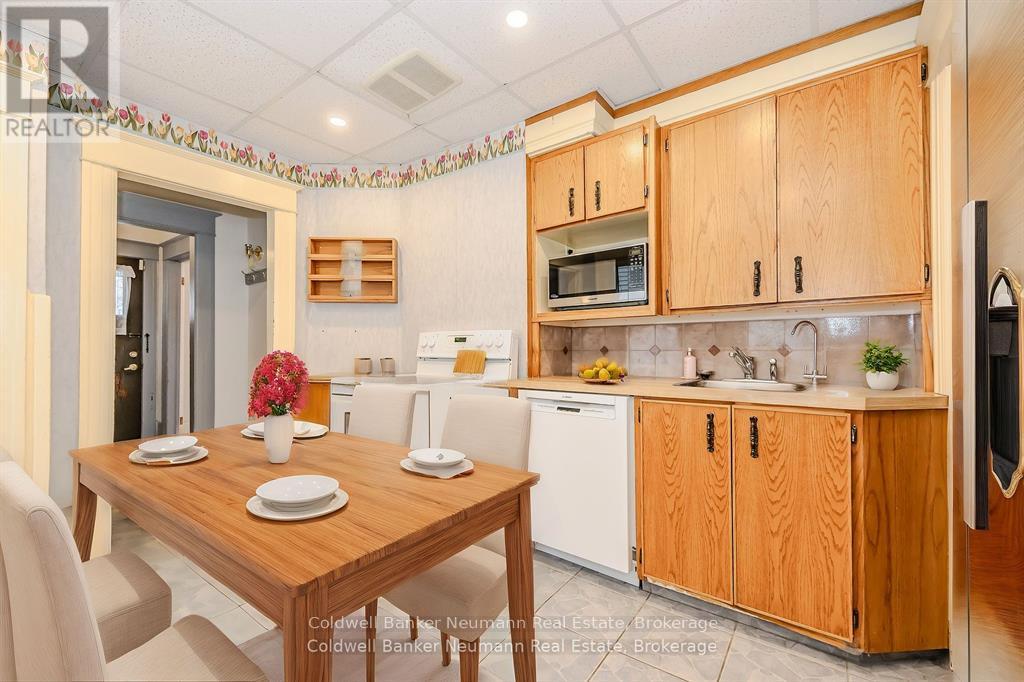 73 Terrace Hill Street, Brantford, Ontario  N3R 1G2 - Photo 9 - X12266802