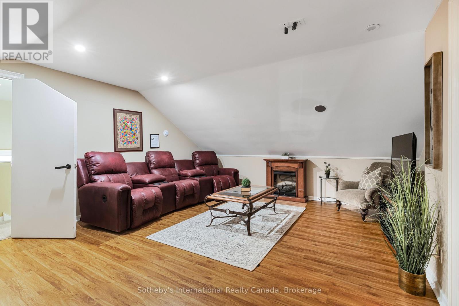 160 Grand Cypress Lane, Blue Mountains, Ontario  L9Y 0K8 - Photo 32 - X12266813