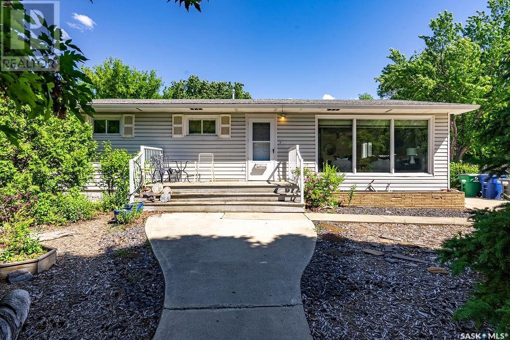 Property at 2611 Cairns AVENUE image 1