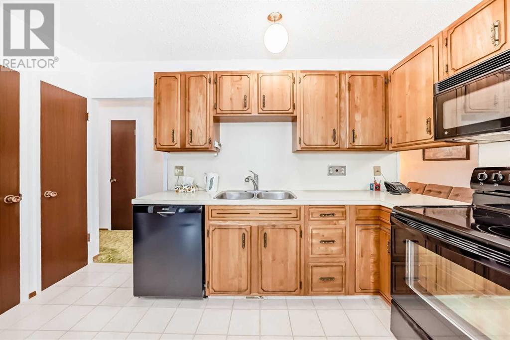 Property at 4915 48 Street NW image 4