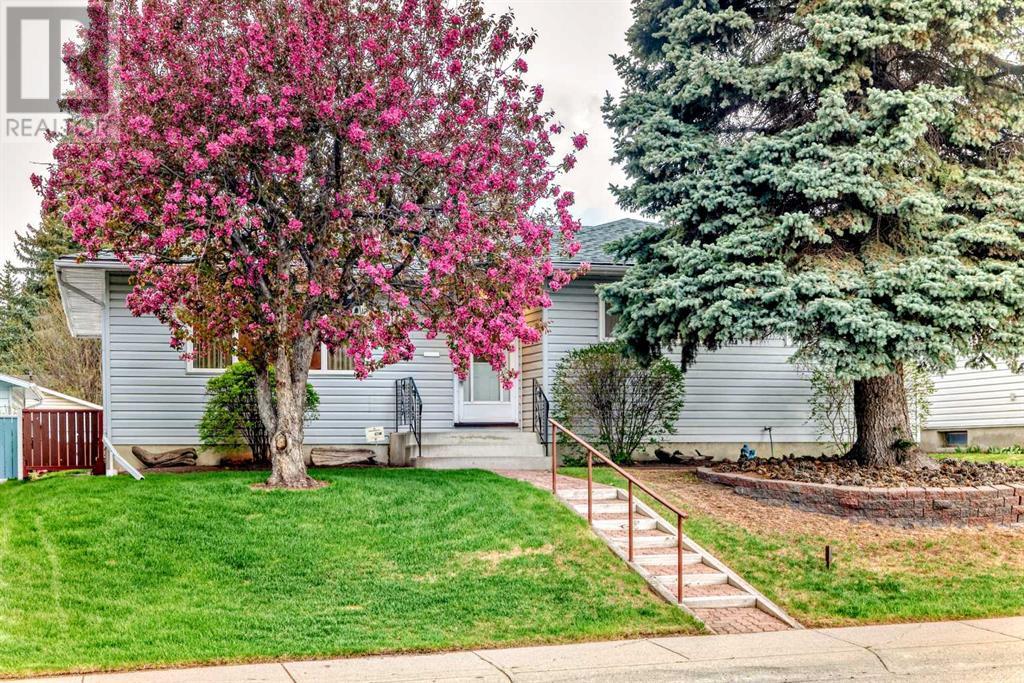 Property at 4915 48 Street NW image 1