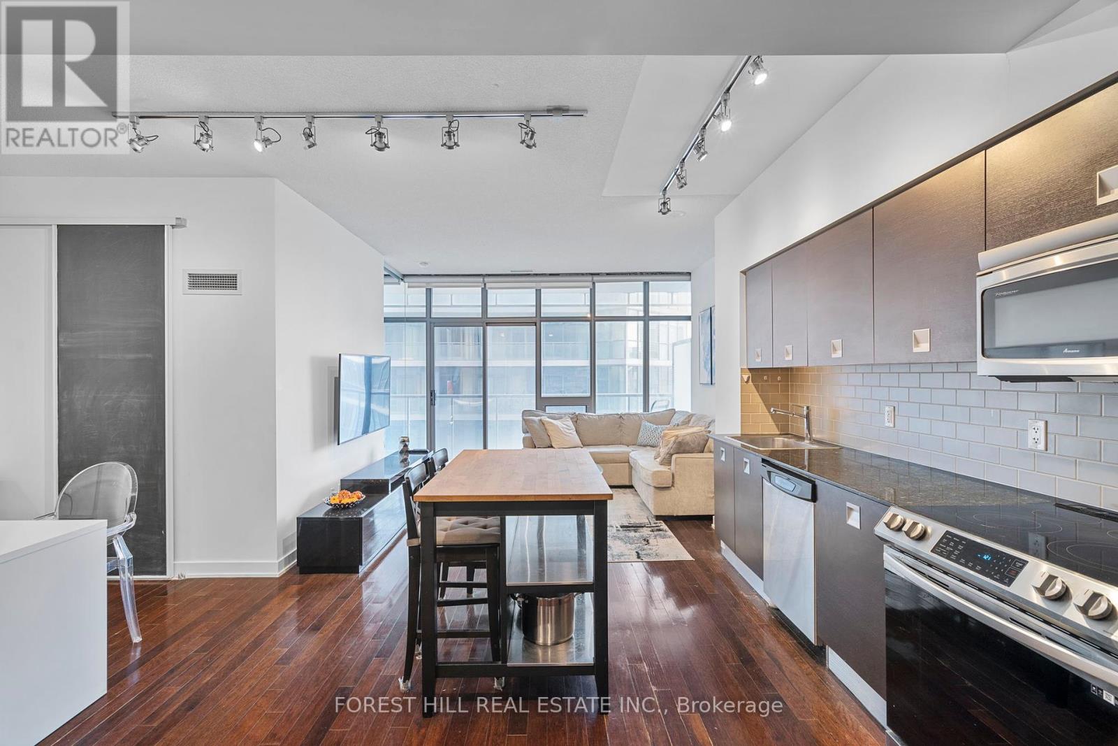 1101 - 33 Charles Street, Toronto (Bay Street Corridor), Ontario  M4Y 1R9 - Photo 4 - C12266889