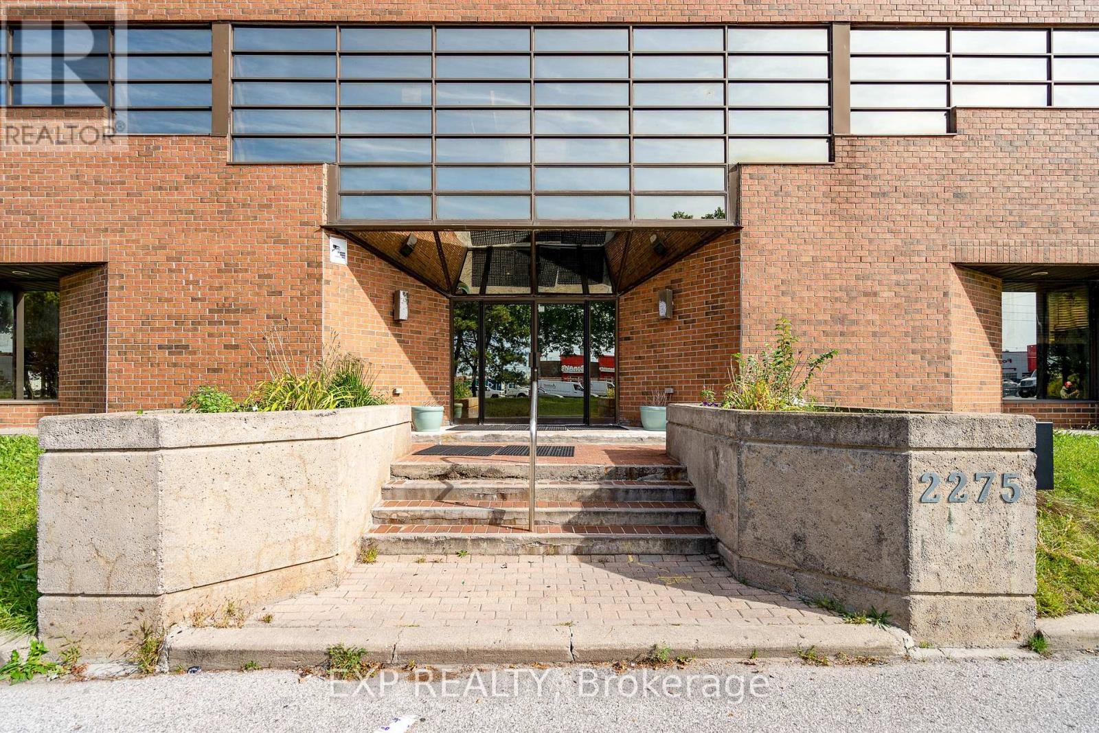 2275 Markham Road, Toronto (Malvern), Ontario  M1B 2W3 - Photo 3 - E12266821