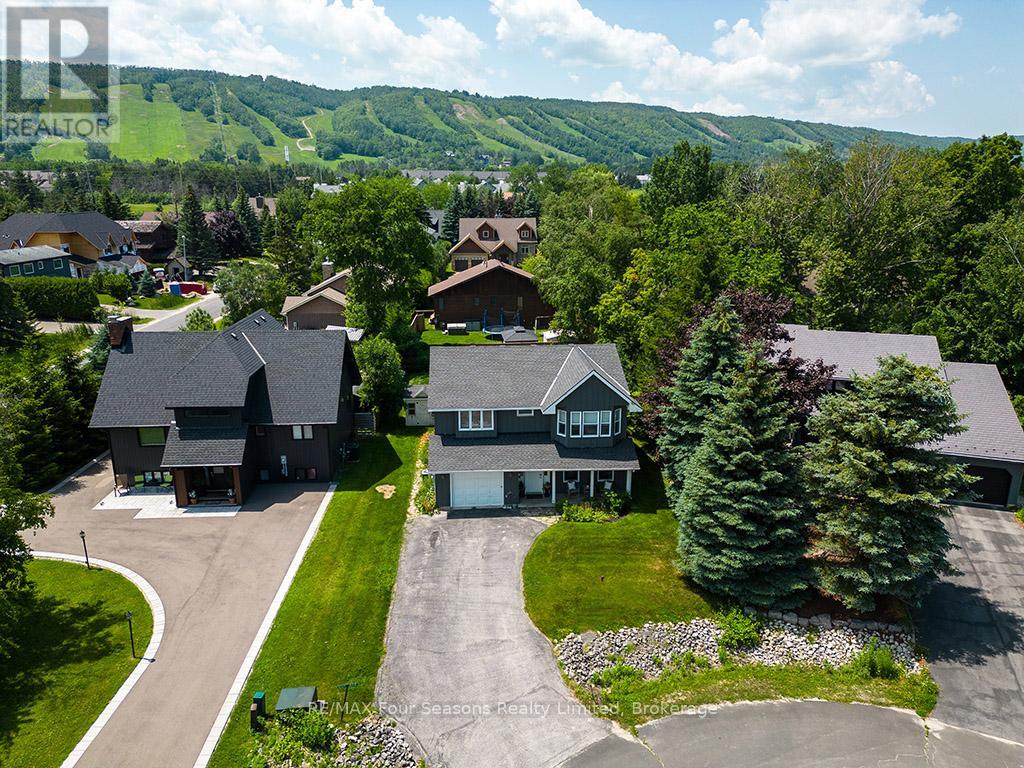 104 Laurie's Court, Blue Mountains, Ontario  L9Y 0L4 - Photo 2 - X12249536