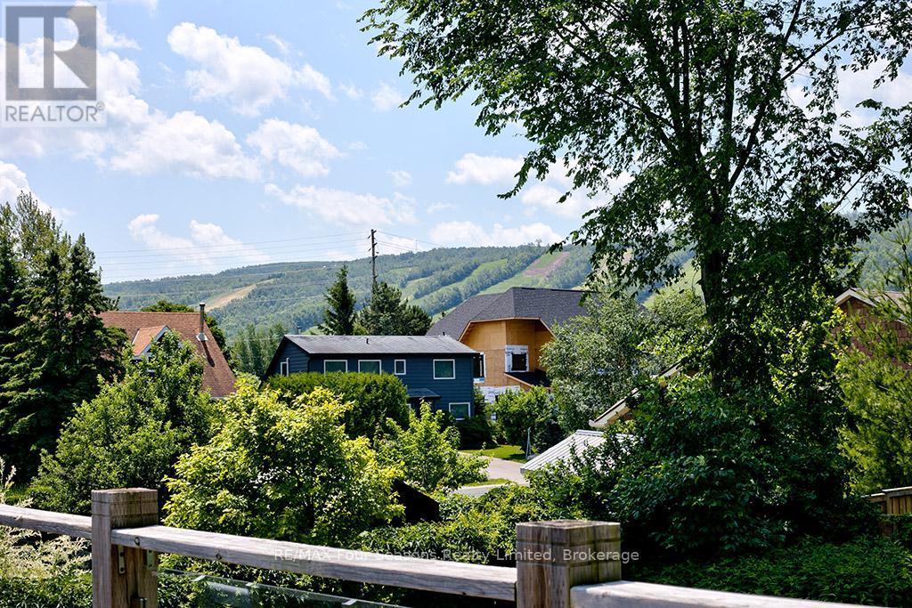 104 Laurie's Court, Blue Mountains, Ontario  L9Y 0L4 - Photo 48 - X12249536