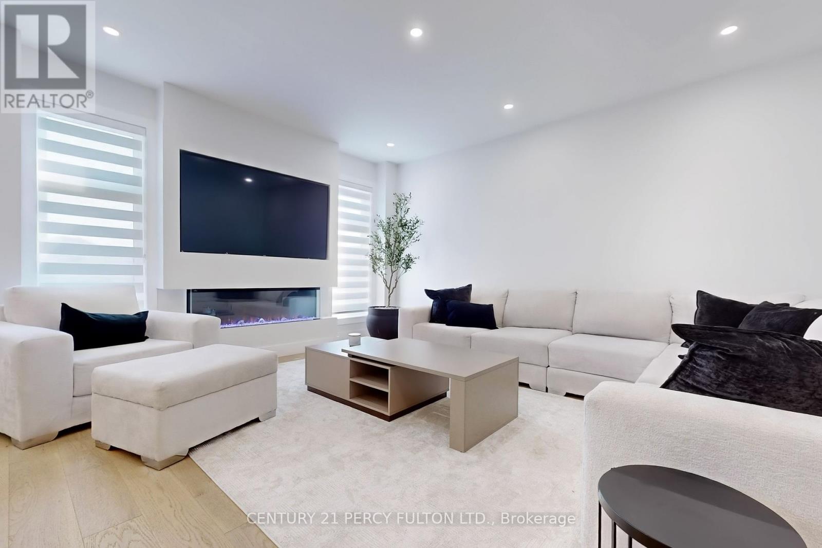 Property at 23 SAM BATTAGLIA CRESCENT image 4