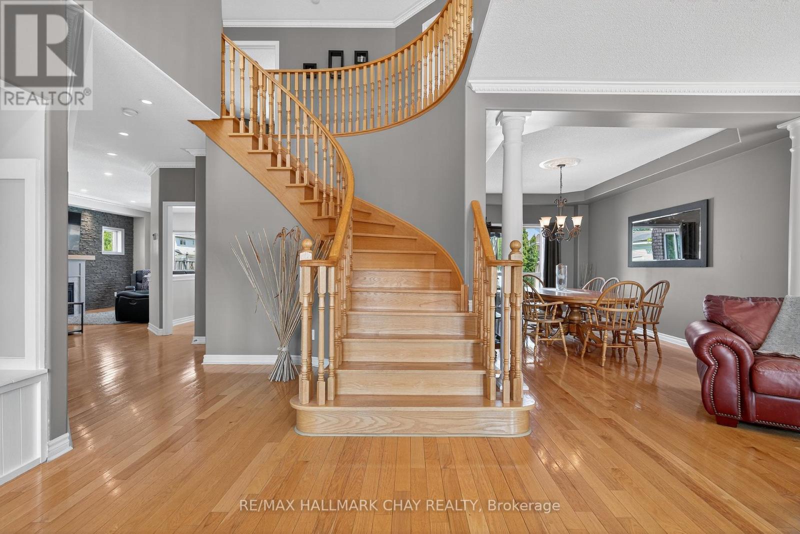 Property at 105 THE QUEENSWAY image 4