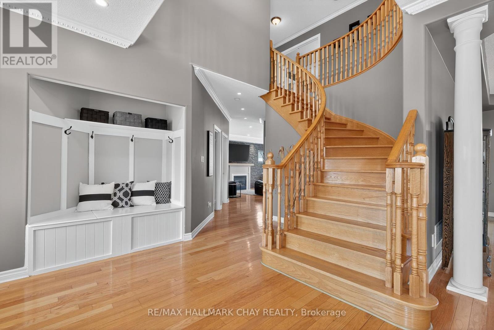 Property at 105 THE QUEENSWAY image 5