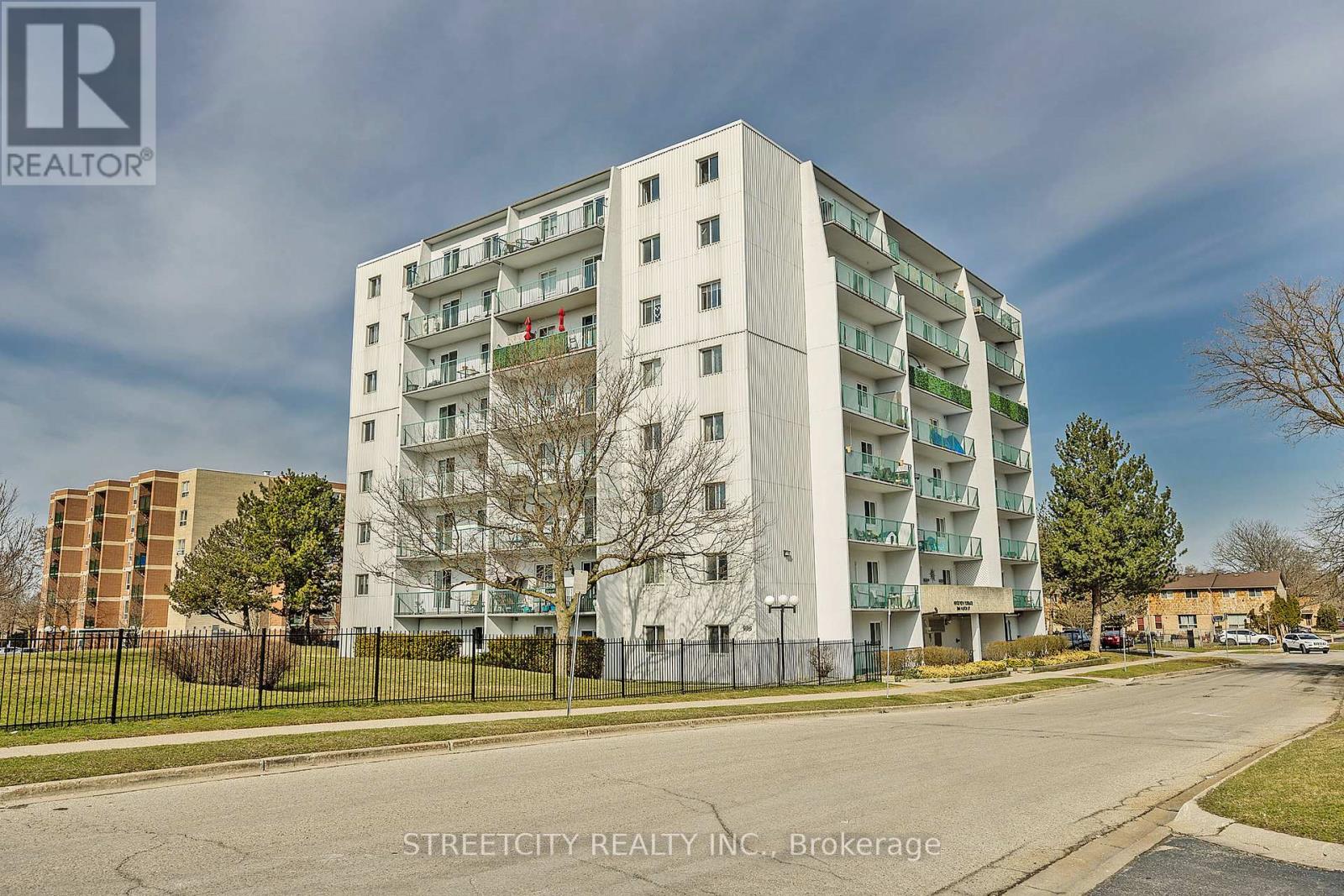 701 - 986 Huron Street, London East, Ontario  N5Y 5E4 - Photo 2 - X12266966