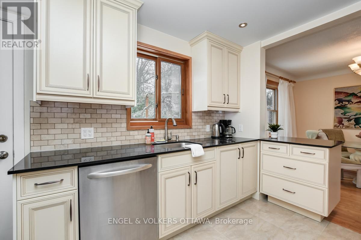 139 Goulburn Avenue, Ottawa, Ontario  K1N 8E3 - Photo 11 - X12266954