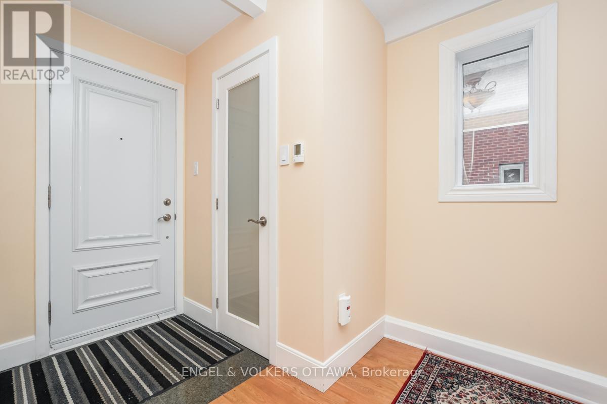 139 Goulburn Avenue, Ottawa, Ontario  K1N 8E3 - Photo 2 - X12266954