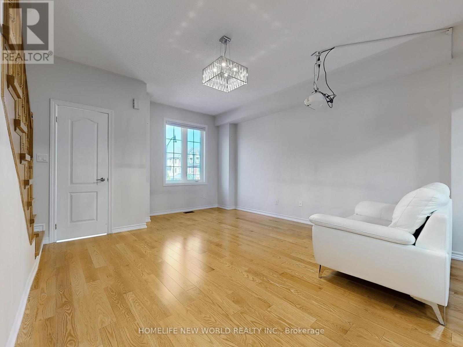 93 New Pines Trail, Brampton (Heart Lake), Ontario  L6Z 0H8 - Photo 11 - W12266907