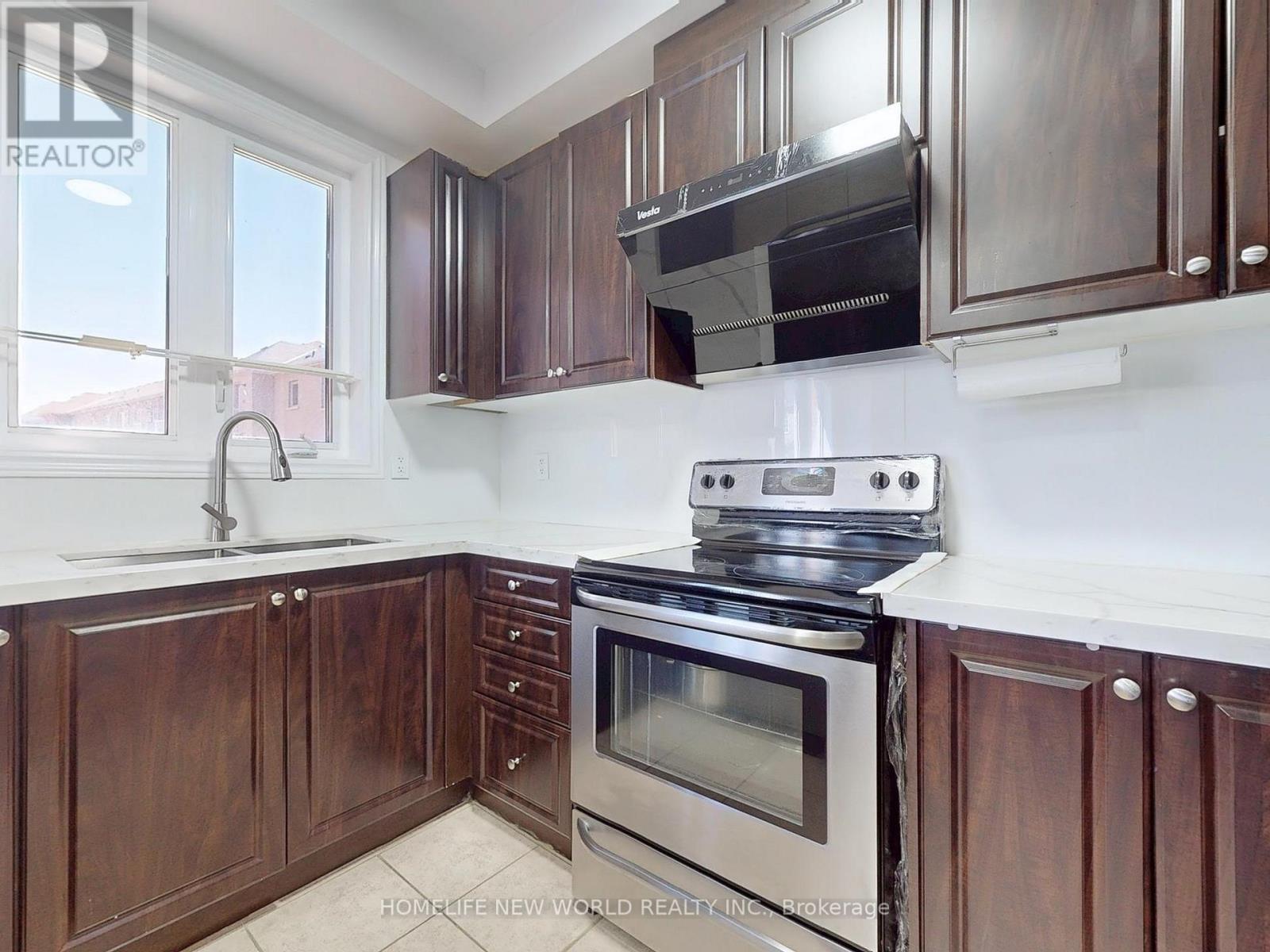 93 New Pines Trail, Brampton (Heart Lake), Ontario  L6Z 0H8 - Photo 18 - W12266907