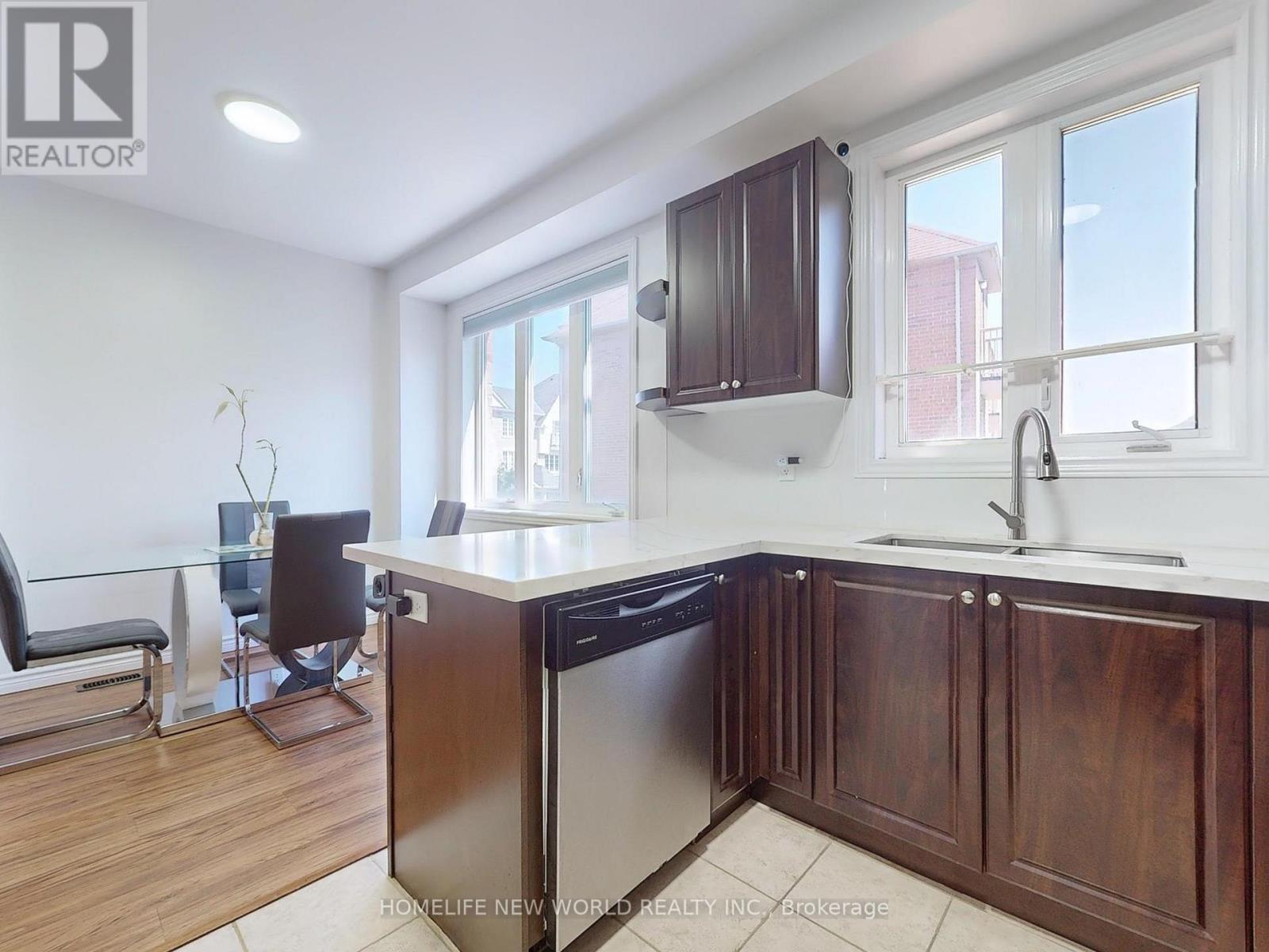 93 New Pines Trail, Brampton (Heart Lake), Ontario  L6Z 0H8 - Photo 19 - W12266907
