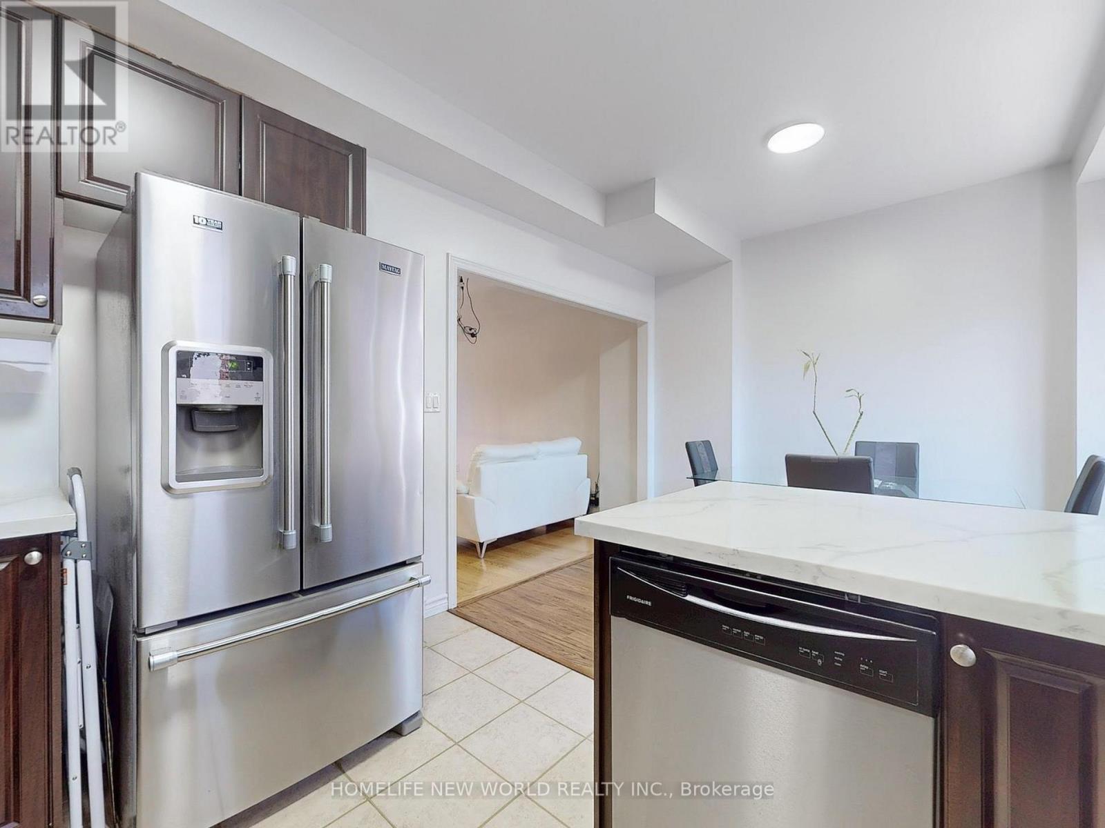 93 New Pines Trail, Brampton (Heart Lake), Ontario  L6Z 0H8 - Photo 21 - W12266907