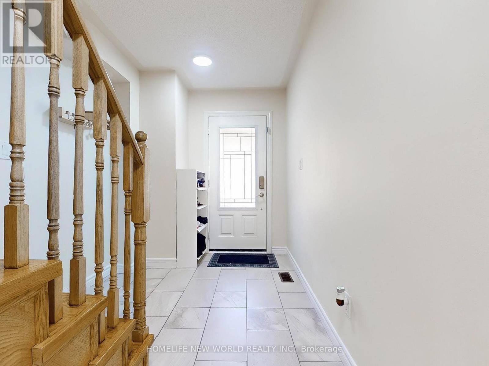 93 New Pines Trail, Brampton (Heart Lake), Ontario  L6Z 0H8 - Photo 5 - W12266907
