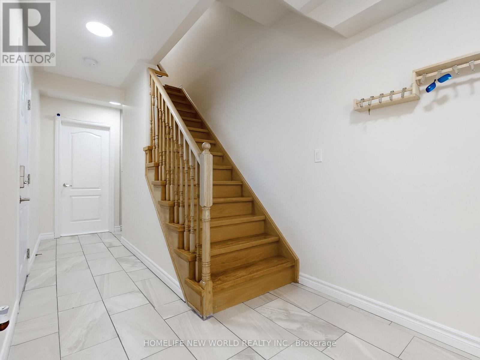 93 New Pines Trail, Brampton (Heart Lake), Ontario  L6Z 0H8 - Photo 6 - W12266907