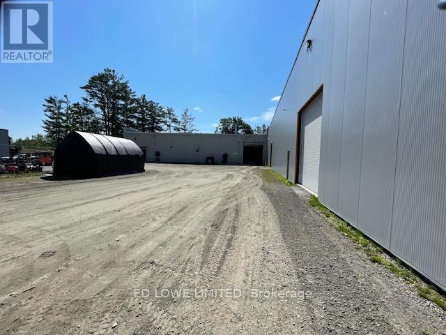 520 Ecclestone Drive, Bracebridge (Muskoka (N)), Ontario  P1L 1R2 - Photo 6 - X12266833
