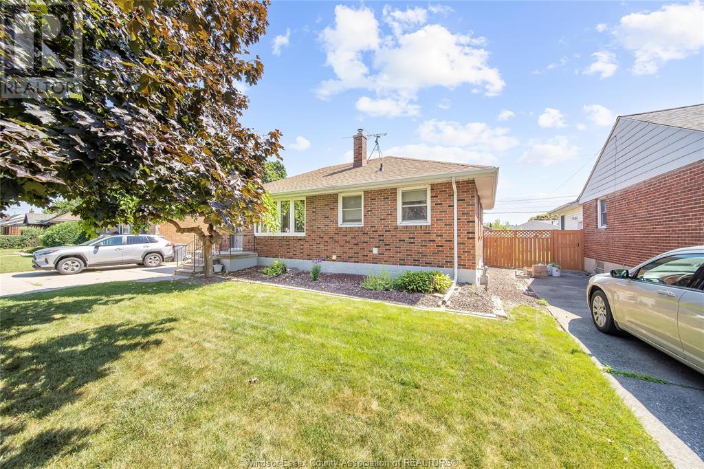 Property at 882 LAPORTE AVENUE image 3